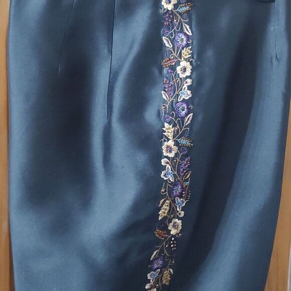 Dana Buchman, black 2 pcs suit, size 6 beautiful bead work. silk, Top med. - Picture 3 of 17